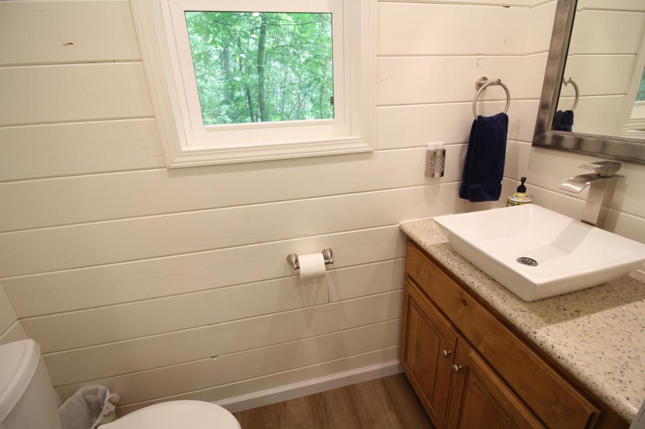 Secluded Treehouse In The Woods - Tree Hugger Hideaway Villa Branson Bagian luar foto