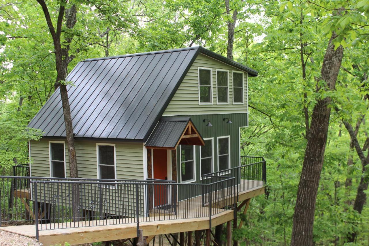 Secluded Treehouse In The Woods - Tree Hugger Hideaway Villa Branson Bagian luar foto