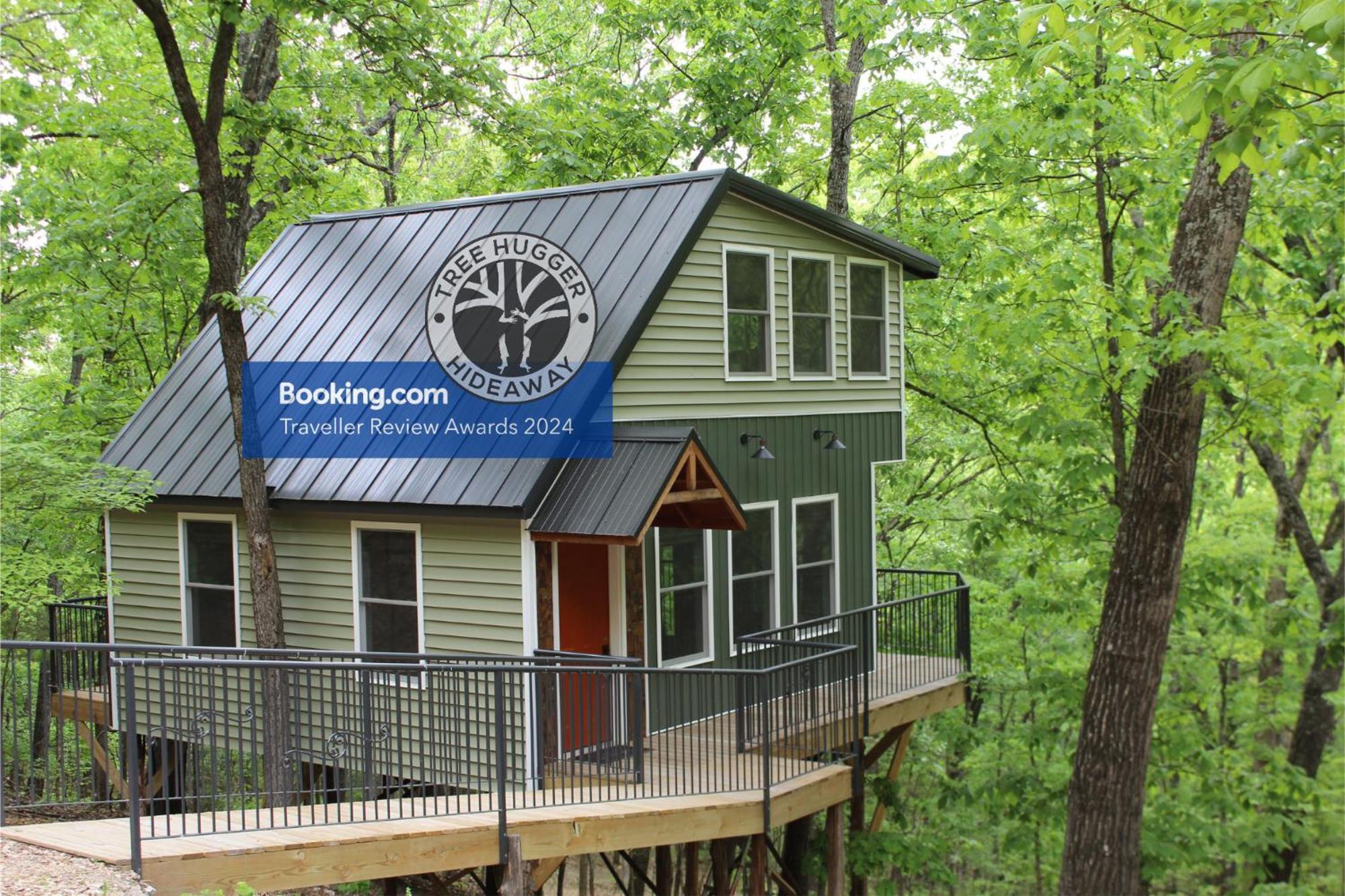 Secluded Treehouse In The Woods - Tree Hugger Hideaway Villa Branson Bagian luar foto