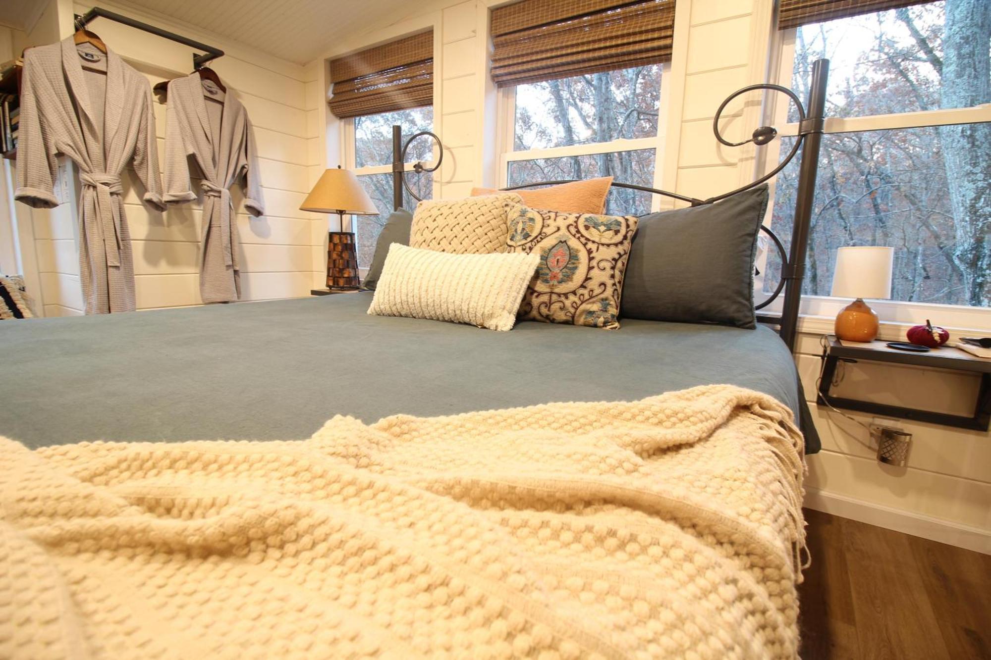 Secluded Treehouse In The Woods - Tree Hugger Hideaway Villa Branson Bagian luar foto