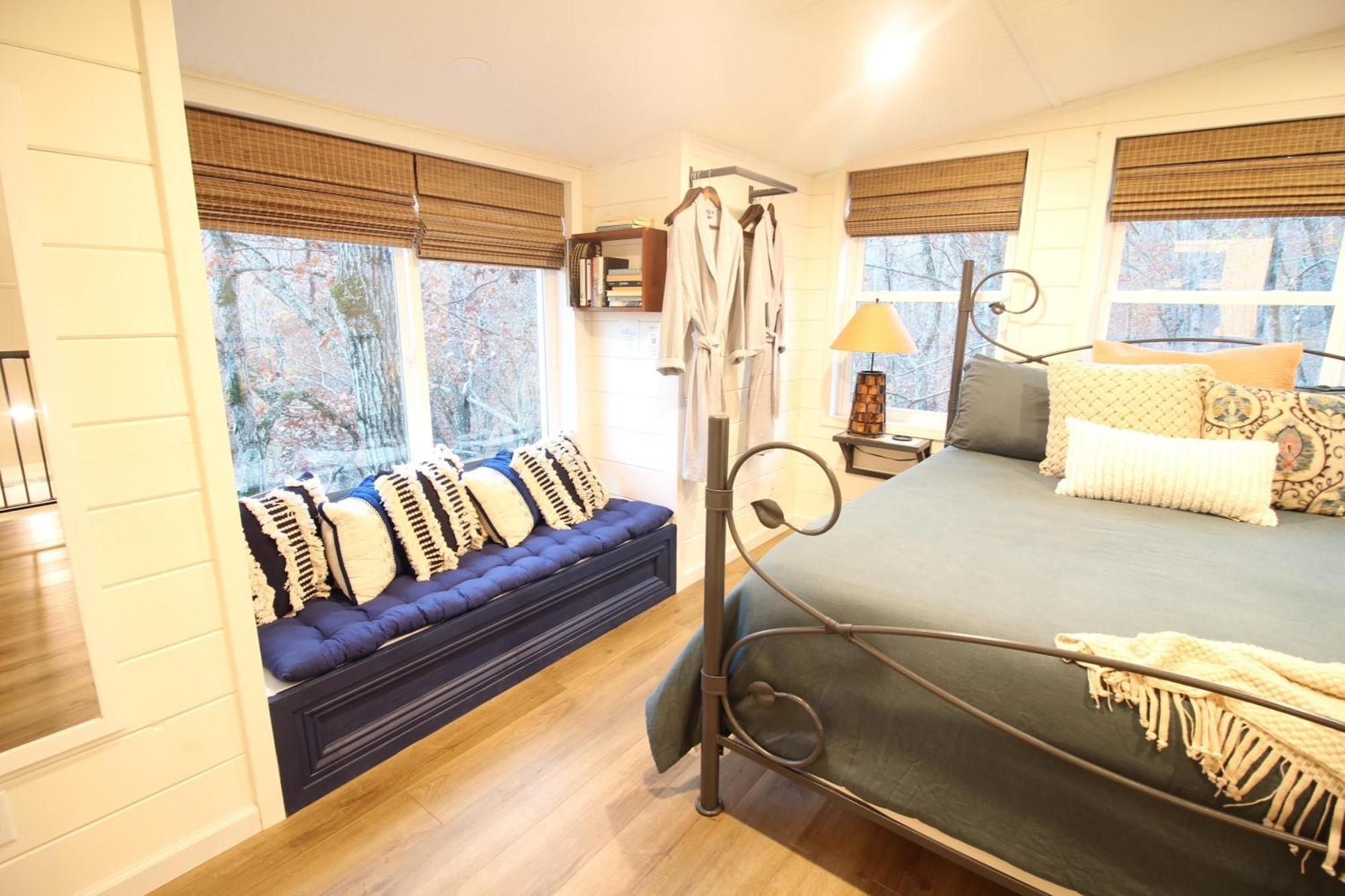 Secluded Treehouse In The Woods - Tree Hugger Hideaway Villa Branson Bagian luar foto