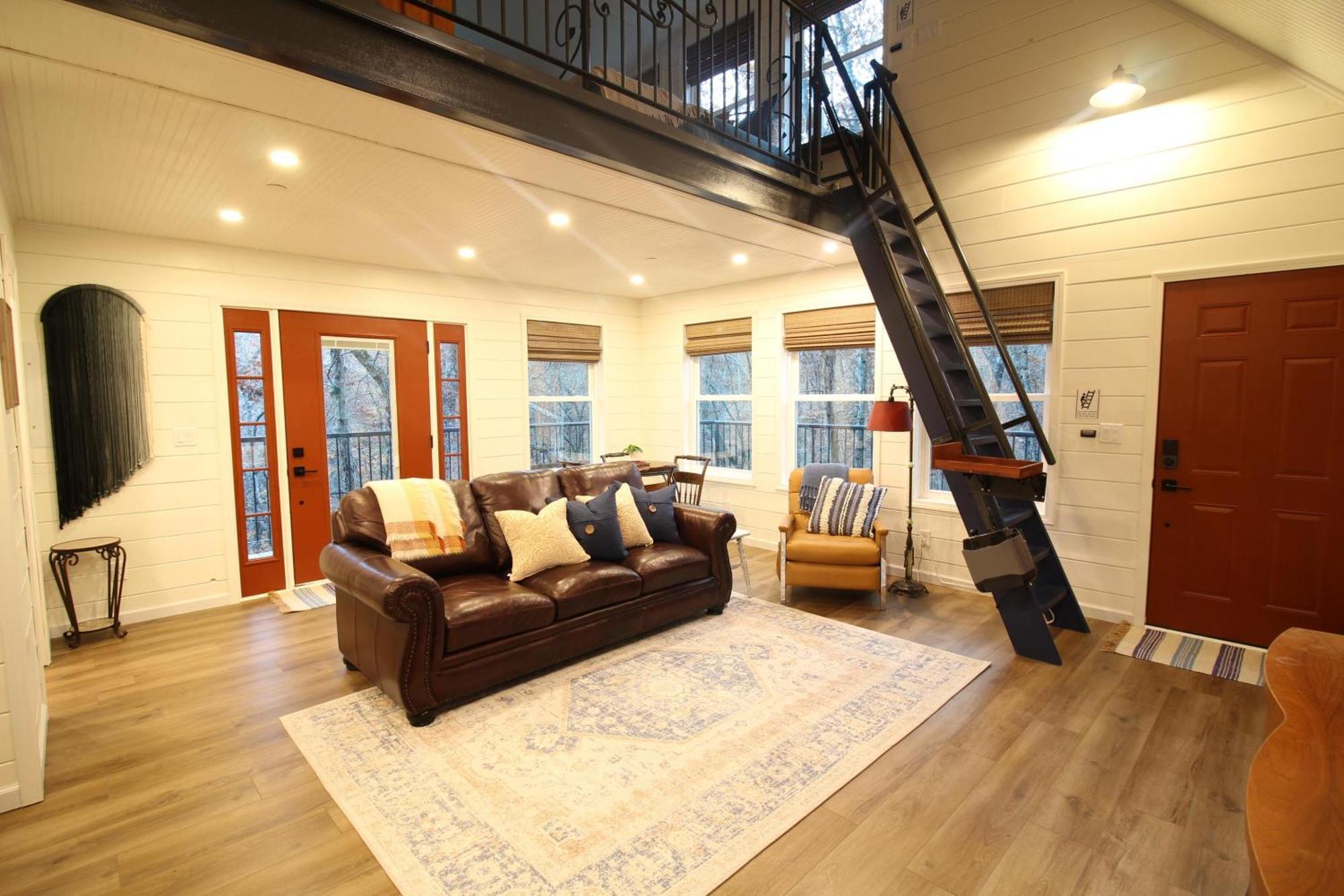 Secluded Treehouse In The Woods - Tree Hugger Hideaway Villa Branson Bagian luar foto